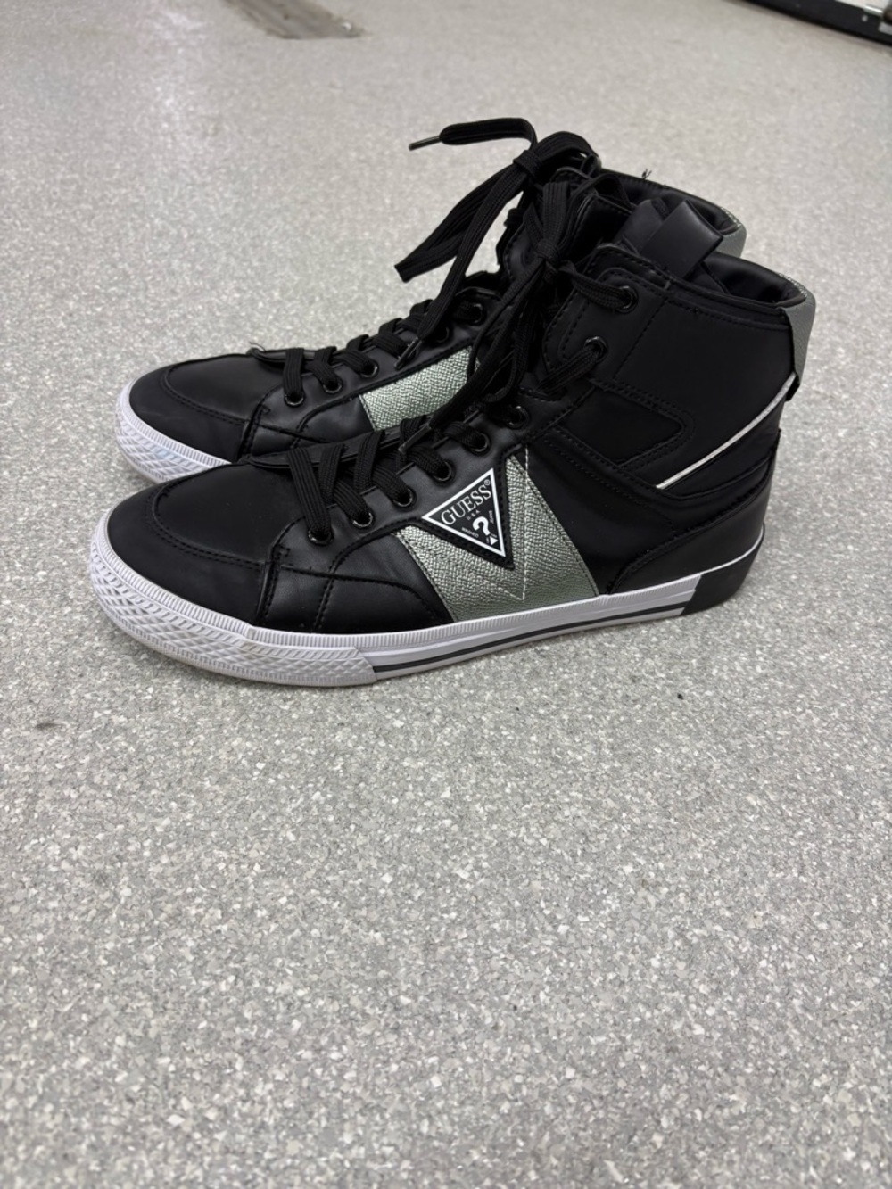 GUESS Men's Santino Triangle Logo High-Top Sneakers size 10.5